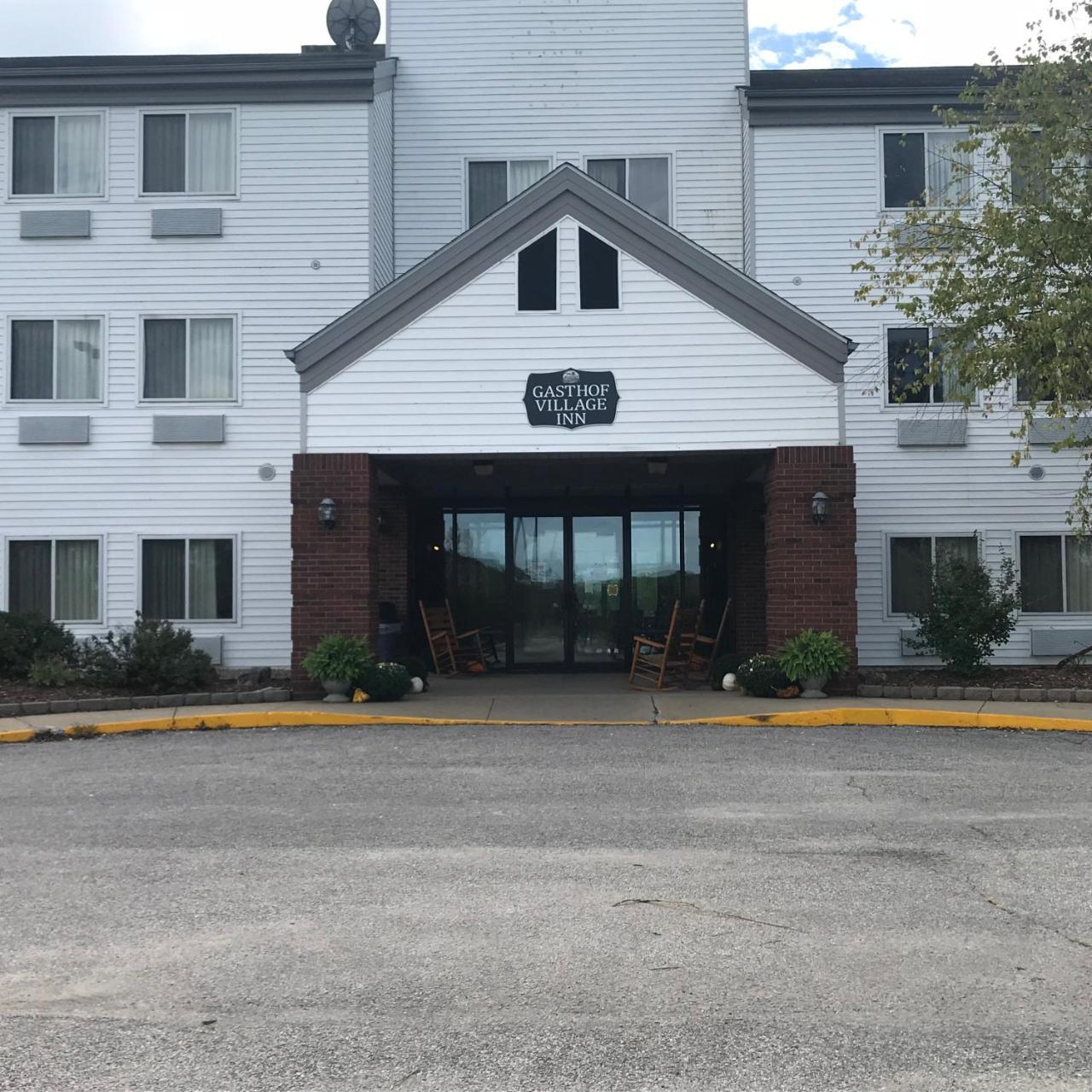 Gasthof Amish Village Inn Montgomery Extérieur photo